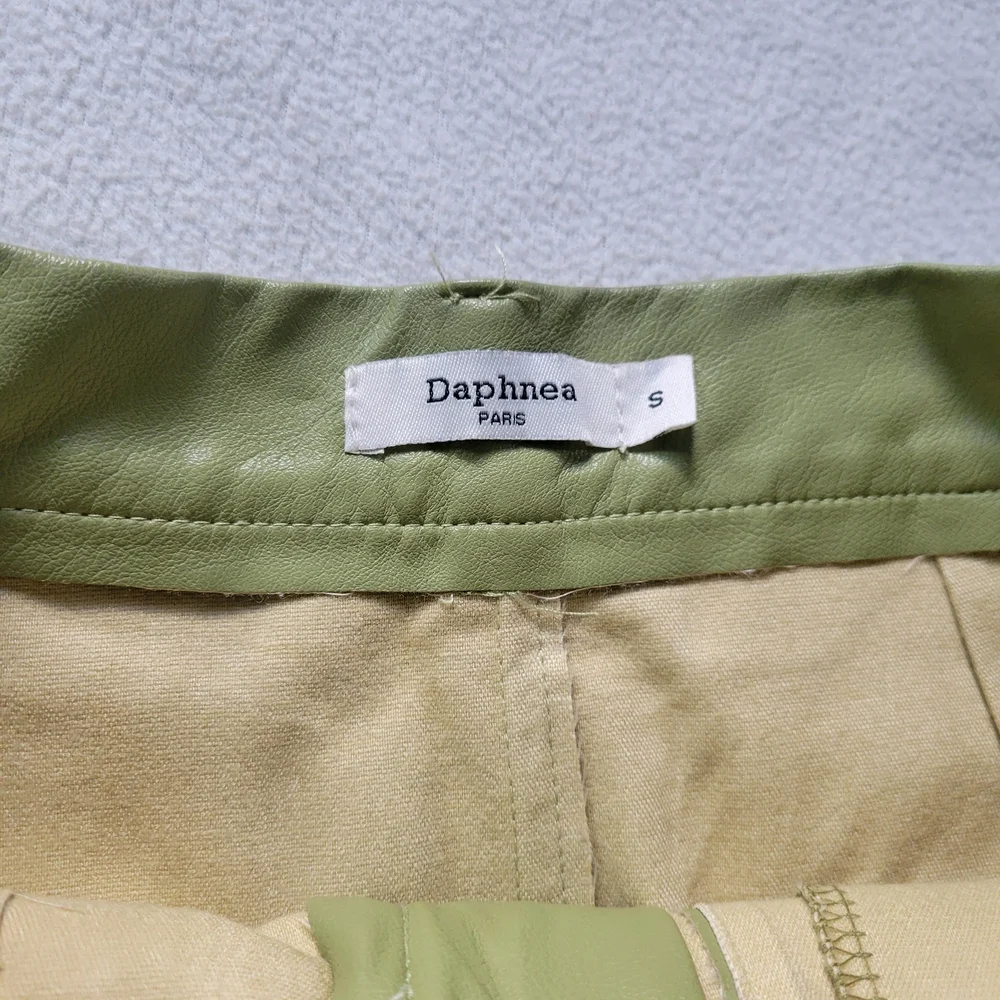NWOT Daphnea Green Faux Leather Skirt - Picture 3 of 6